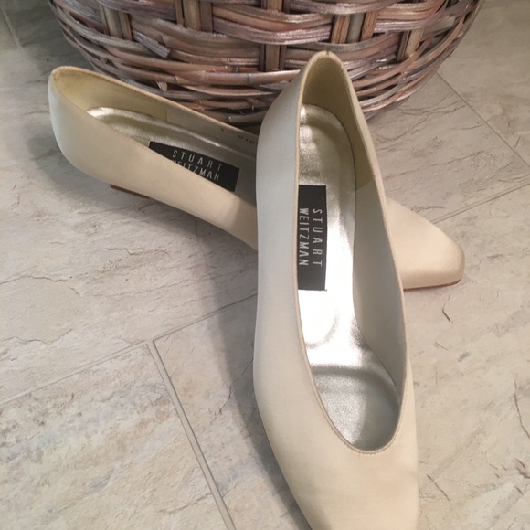 Stuart Weitzman Silk Kitten Heal Pump - Picture 14 of 14